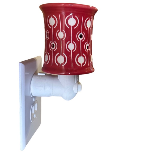 Scentsy Pop Red & White Plug In Wax Warmer - Picture 1 of 7